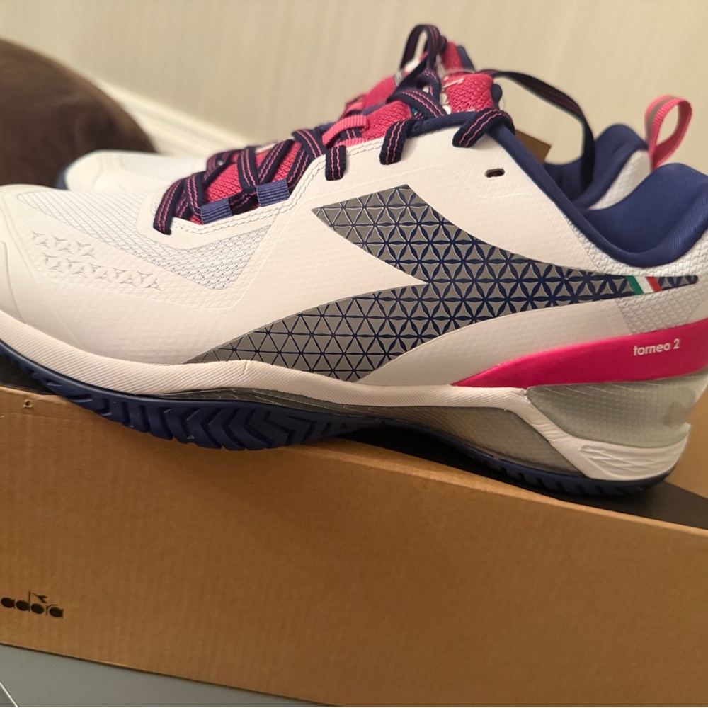 Diadora Women’s Tennis Court Shoes Torneo 2 9.5 W Brand new with tags & box
